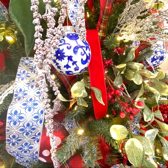 Handpainted Chinoiserie Christmas Ornament Set - Picture 3 of 7